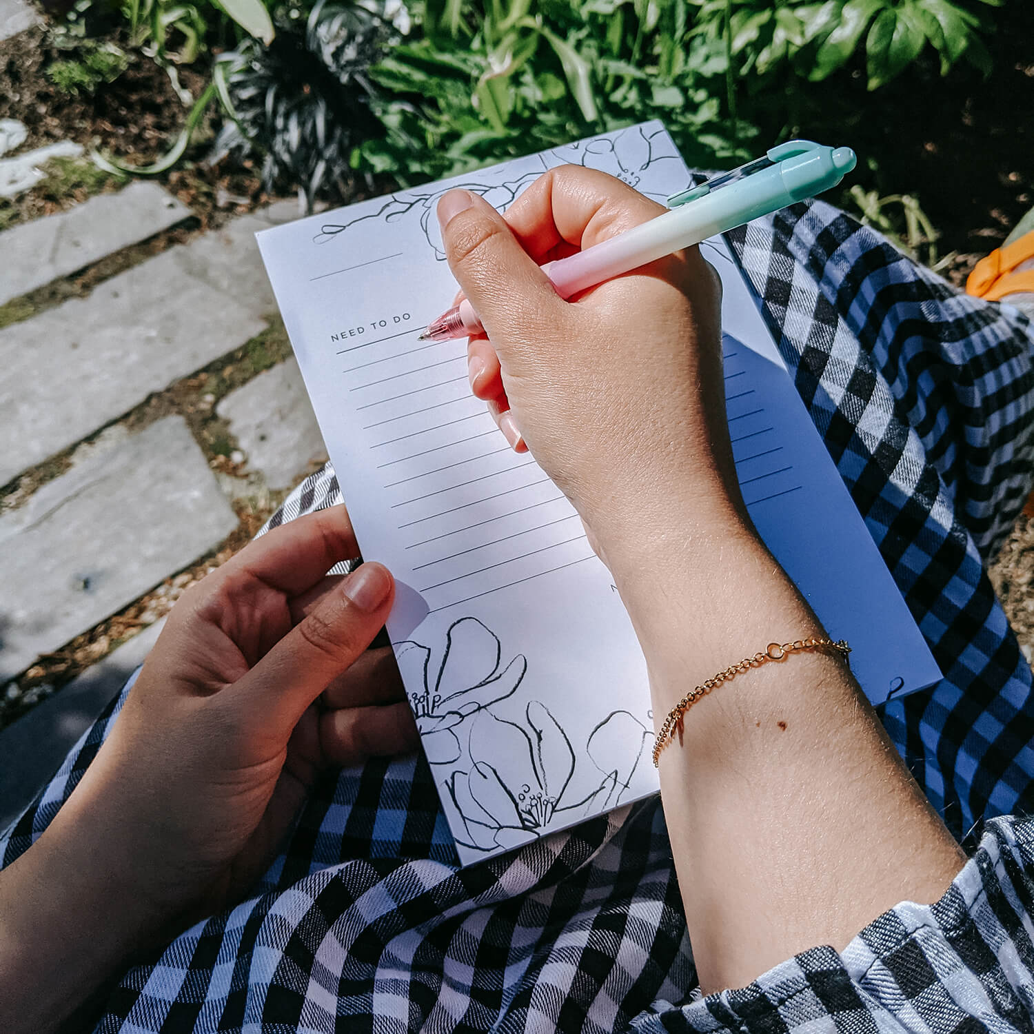 Floral To-Do List Daily Desk Planner - The Moonlit Press